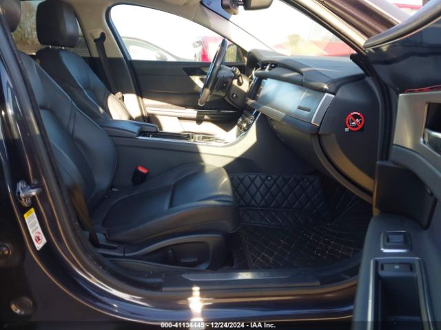SAJBD4BV2GCY08938 Jaguar Xf 35t Premium