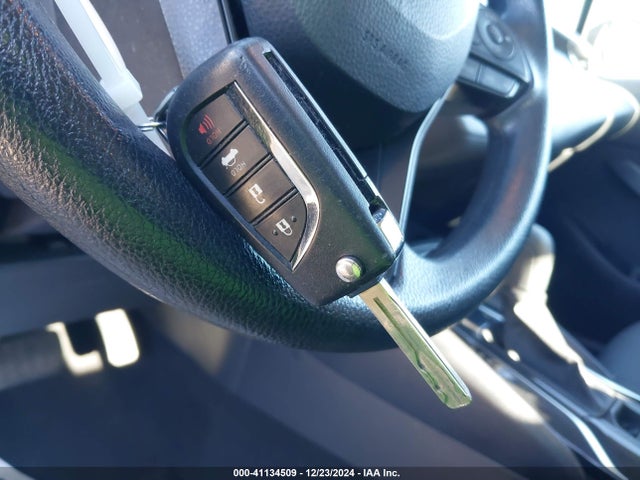 5YFEPMAE3MP244692 Toyota COROLLA LE