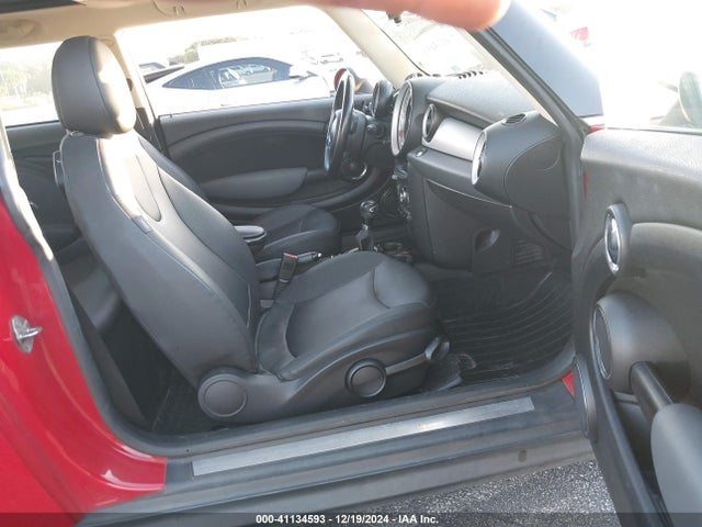 2011 MINI COOPER WMWSU3C50BT097155 Photo 4