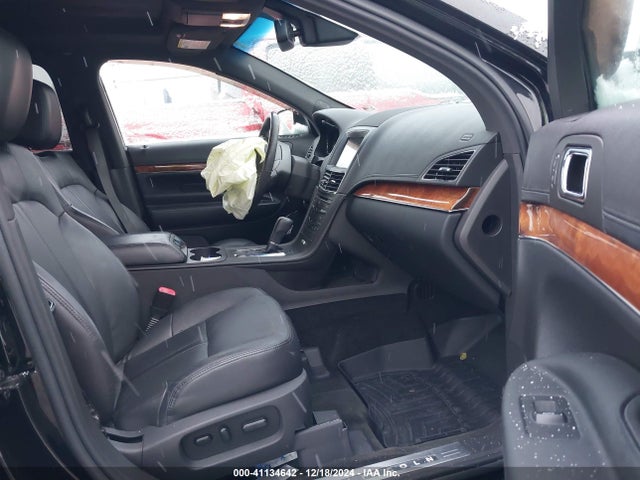 2LMHJ5NK1GBL00825 Lincoln Mkt Livery