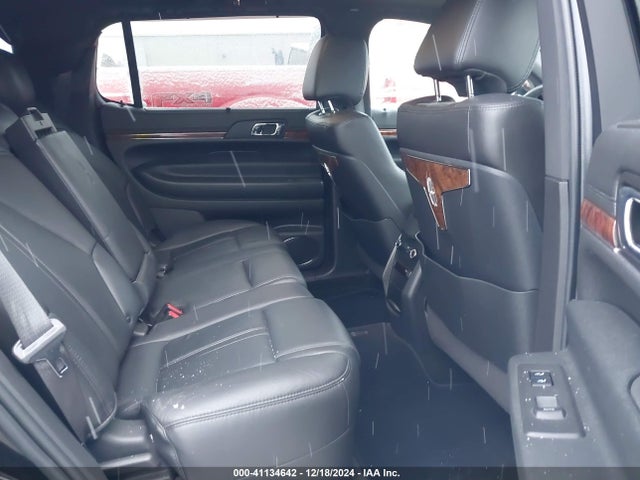 2LMHJ5NK1GBL00825 Lincoln Mkt Livery