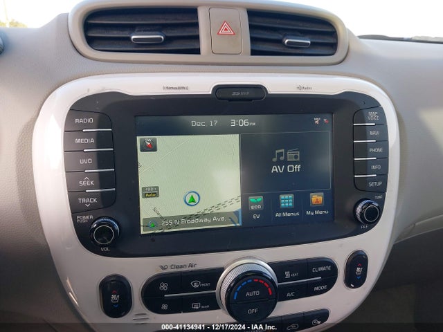 KIA Soul Ev + 2016 KNDJX3AE0G7013067 Image 18