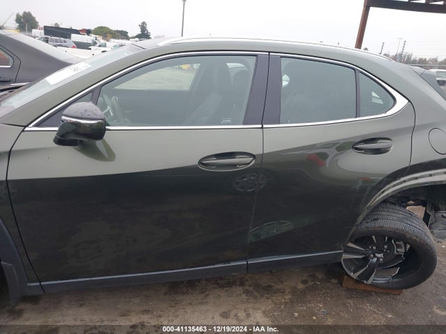 Lexus UX 250H 2023 JTHX6JBH9P2151597 Image 15