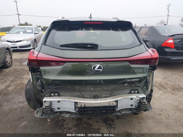 Lexus UX 250H 2023 JTHX6JBH9P2151597 Image 17