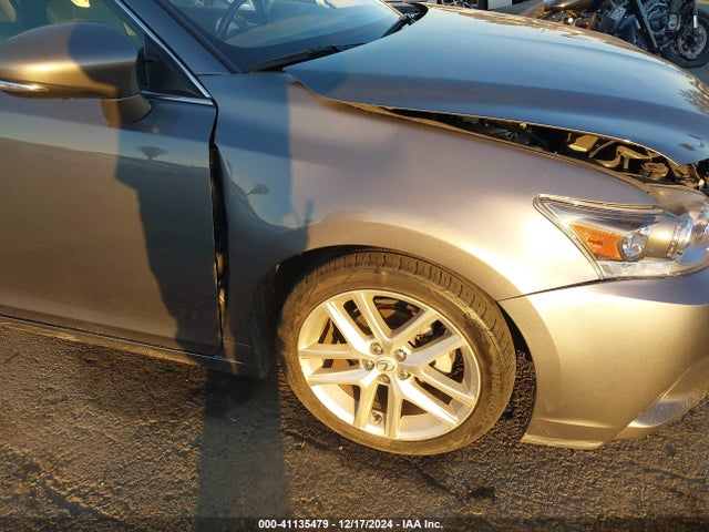 JTHKD5BHXH2280165 Lexus CT 200H