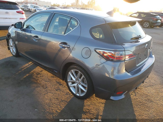 JTHKD5BHXH2280165 Lexus CT 200H