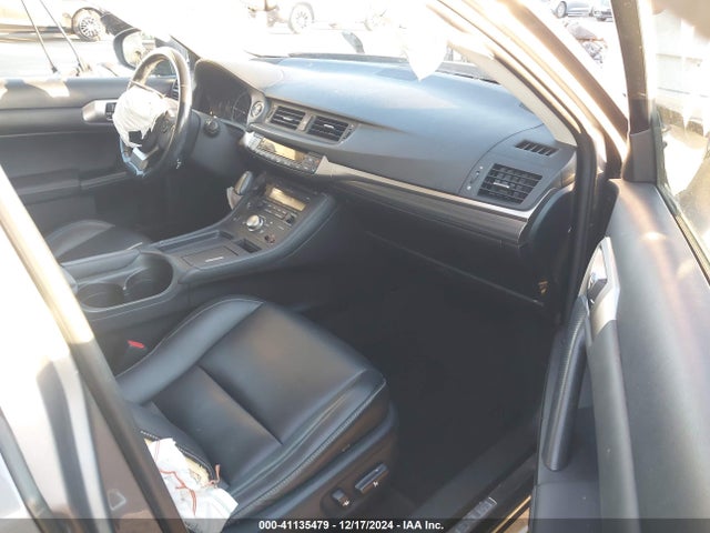 JTHKD5BHXH2280165 Lexus CT 200H