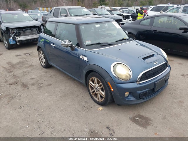 2011 MINI COOPER S WMWSV3C56BTY11030 Photo 0