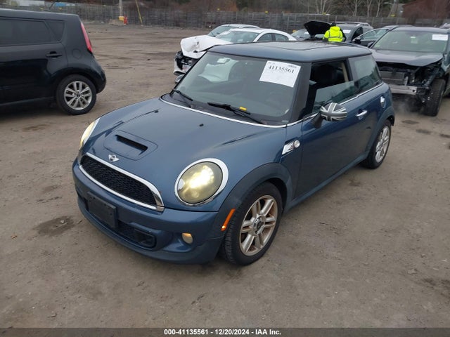 2011 MINI COOPER S WMWSV3C56BTY11030 Photo 1