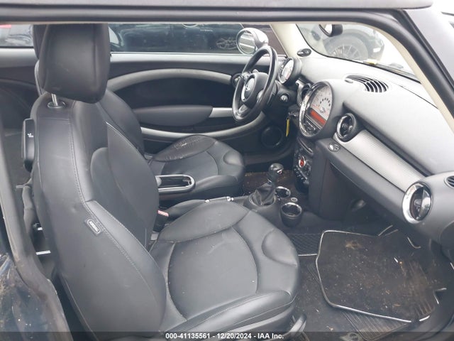 2011 MINI COOPER S WMWSV3C56BTY11030 Photo 4
