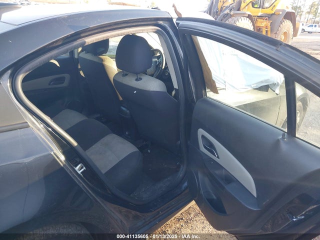 1G1PA5SHXE7419945 Chevrolet Cruze Ls Auto