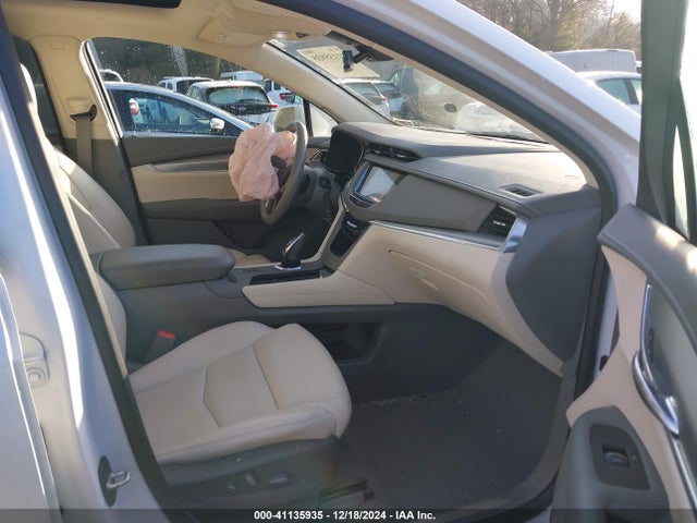2017 CADILLAC XT5 1GYKNERS5HZ198782 Photo 4