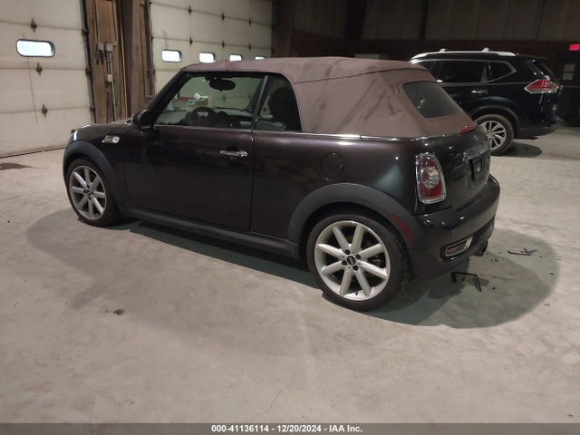 2013 MINI CONVERTIBLE WMWZP3C59DT297735 Photo 2
