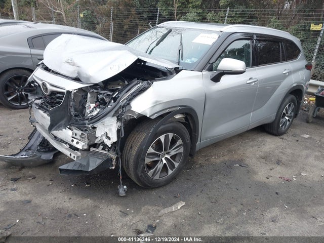 Toyota Highlander Xle 2022 5TDHZRBH5NS194013 Image 2