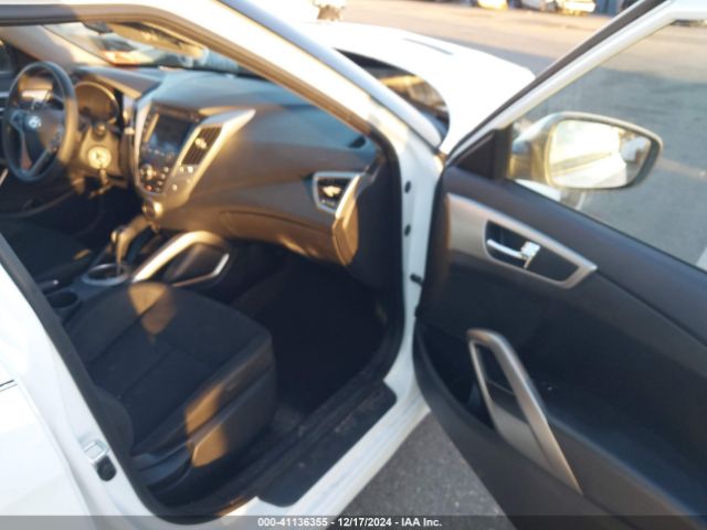 KMHTC6AD8EU216330 Hyundai Veloster Base W/black