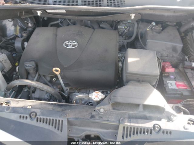 5TDKZ3DC8JS911678 Toyota Sienna Le 8 Passenger