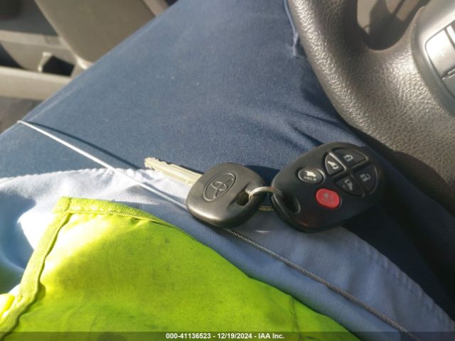 5TDKZ3DC8JS911678 Toyota Sienna Le 8 Passenger