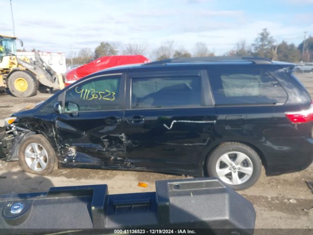 5TDKZ3DC8JS911678 Toyota Sienna Le 8 Passenger