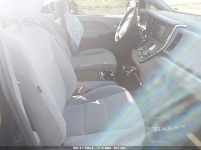 5TDKZ3DC8JS911678 Toyota Sienna Le 8 Passenger
