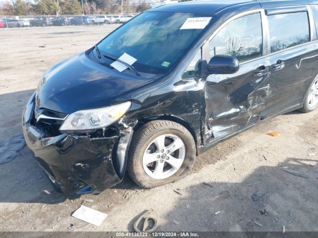 5TDKZ3DC8JS911678 Toyota Sienna Le 8 Passenger
