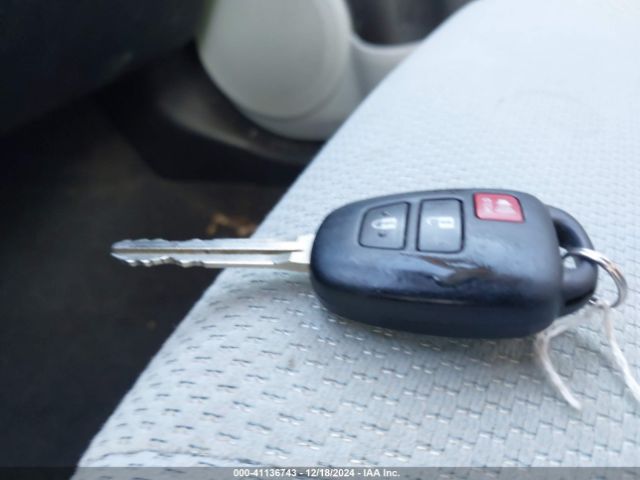 JTDKDTB36E1073560 Toyota Prius C One