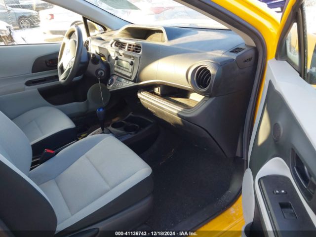 JTDKDTB36E1073560 Toyota Prius C One