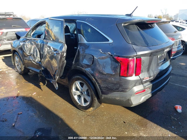 KIA SORENTO LX 2023 5XYRG4LC3PG200620 Image 3
