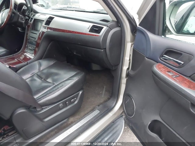 2009 CADILLAC ESCALADE 1GYFK232X9R102082 Photo 4