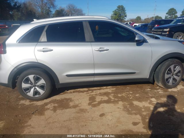 KNDCB3LC9H5088222 KIA NIRO LX
