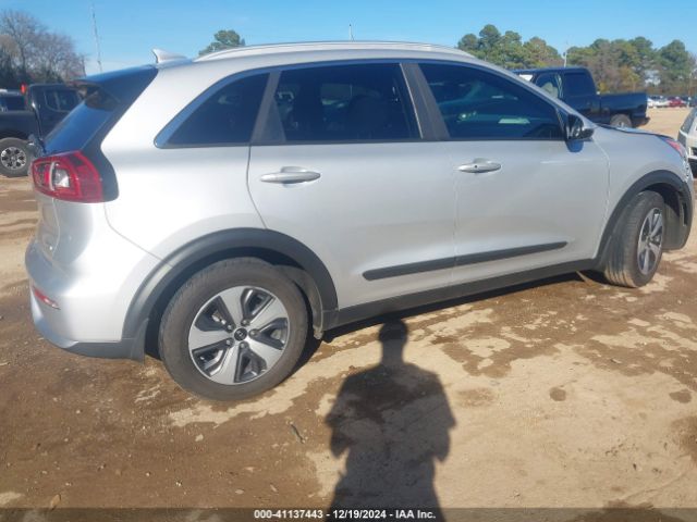 KNDCB3LC9H5088222 KIA NIRO LX
