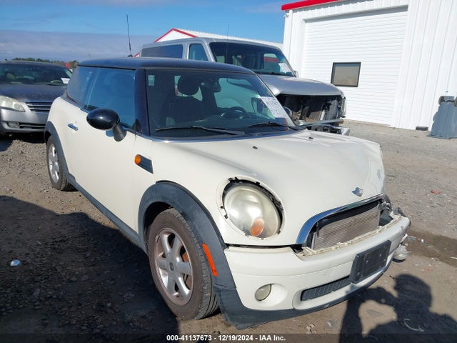 2008 MINI COOPER WMWMF33518TT63536 Photo 0