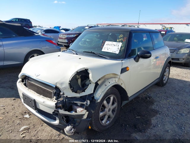 2008 MINI COOPER WMWMF33518TT63536 Photo 1