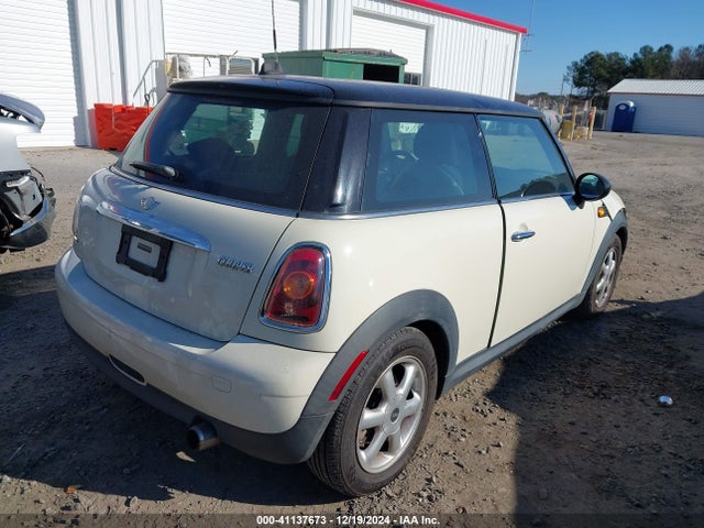 2008 MINI COOPER WMWMF33518TT63536 Photo 3