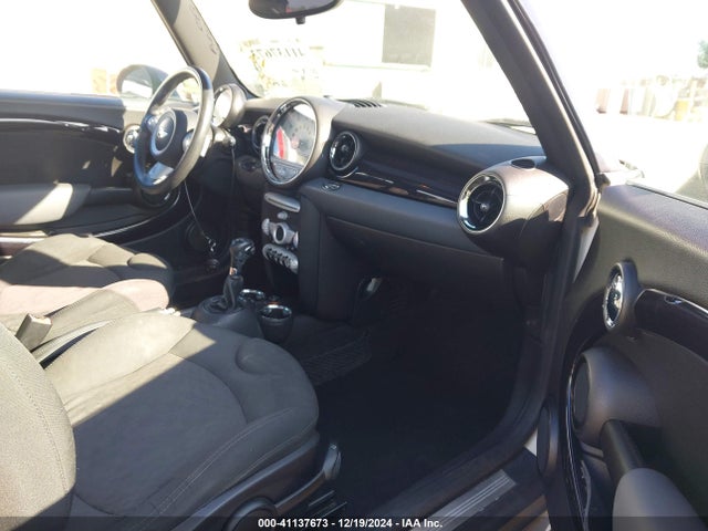 2008 MINI COOPER WMWMF33518TT63536 Photo 4