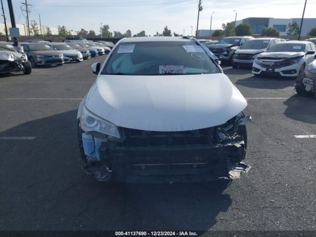 4T1BD1FK2HU209655 Toyota Camry Hybrid Le