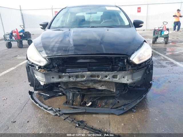 Ford FOCUS SE 2017 1FADP3F22HL291947 Image 6