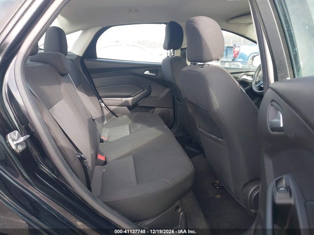Ford FOCUS SE 2017 1FADP3F22HL291947 Image 8