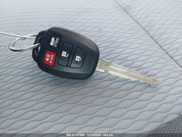 Toyota COROLLA LE 2018 2T1BURHE2JC044378 Image 11