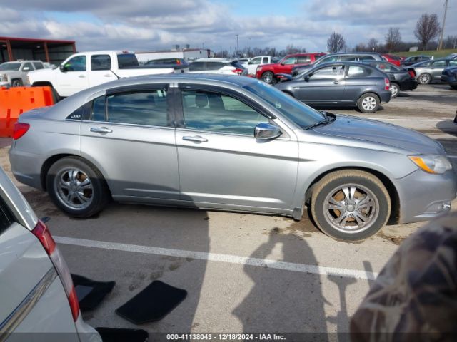 1C3CCBCGXEN152813 Chrysler 200 Limited