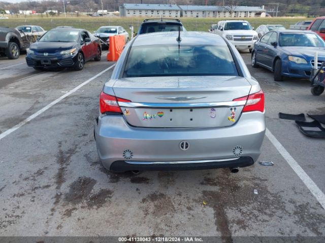 1C3CCBCGXEN152813 Chrysler 200 Limited