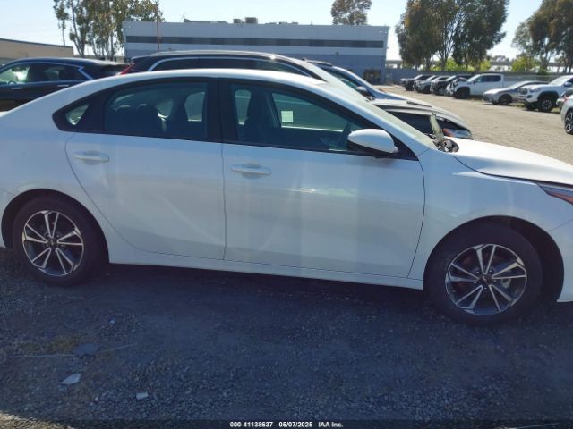 3KPF24AD1NE474373 KIA Forte Lxs