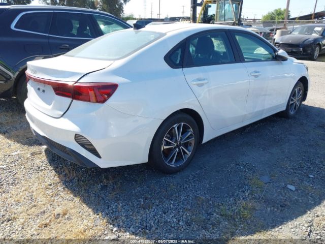 3KPF24AD1NE474373 KIA Forte Lxs