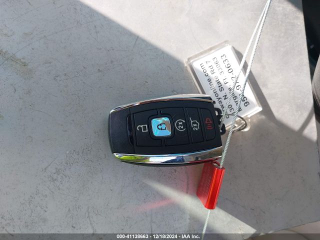 5LMCJ1C95KUL50464 Lincoln Mkc Standard