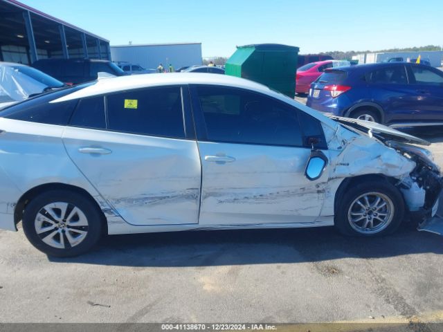 JTDKARFU3G3010339 Toyota Prius Three