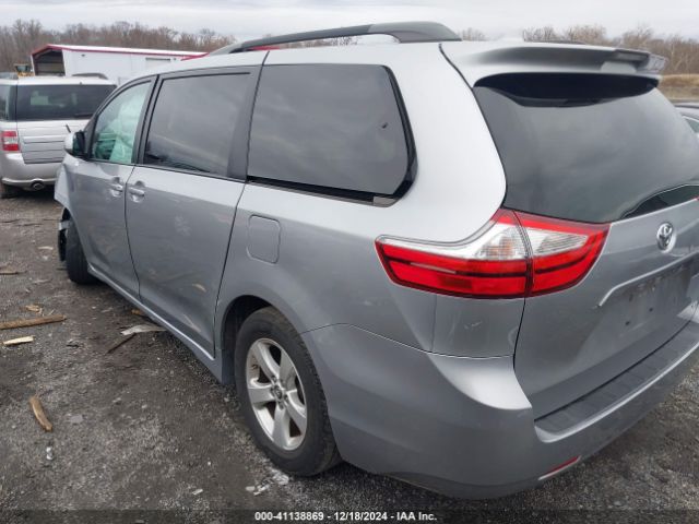 2018 TOYOTA SIENNA 5TDKZ3DC6JS904910 Photo 2