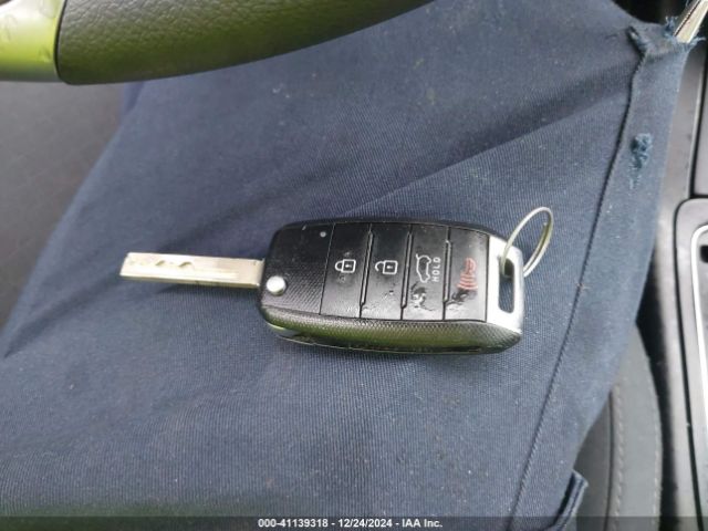 5XYPG4A35HG259258 KIA Sorento 2.4l Lx
