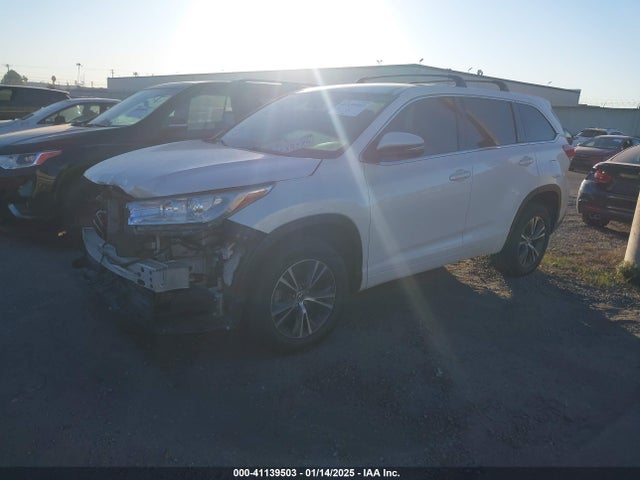 5TDZZRFH3JS283894 Toyota Highlander Le