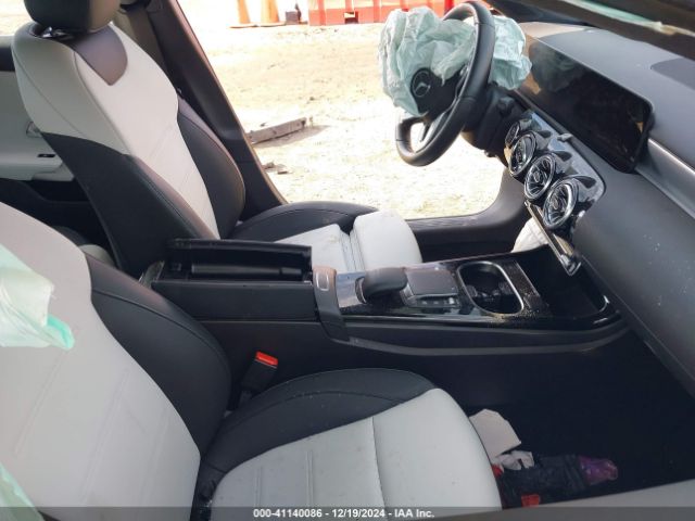 W1K3G4FB3NJ365112 Mercedes-Benz A 220 4matic