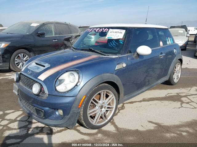 2011 MINI COOPER S WMWSV3C50BTY15560 Photo 1