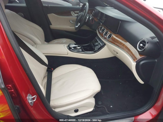 WDDZF4KB1HA040062 Mercedes-Benz E 300 4matic